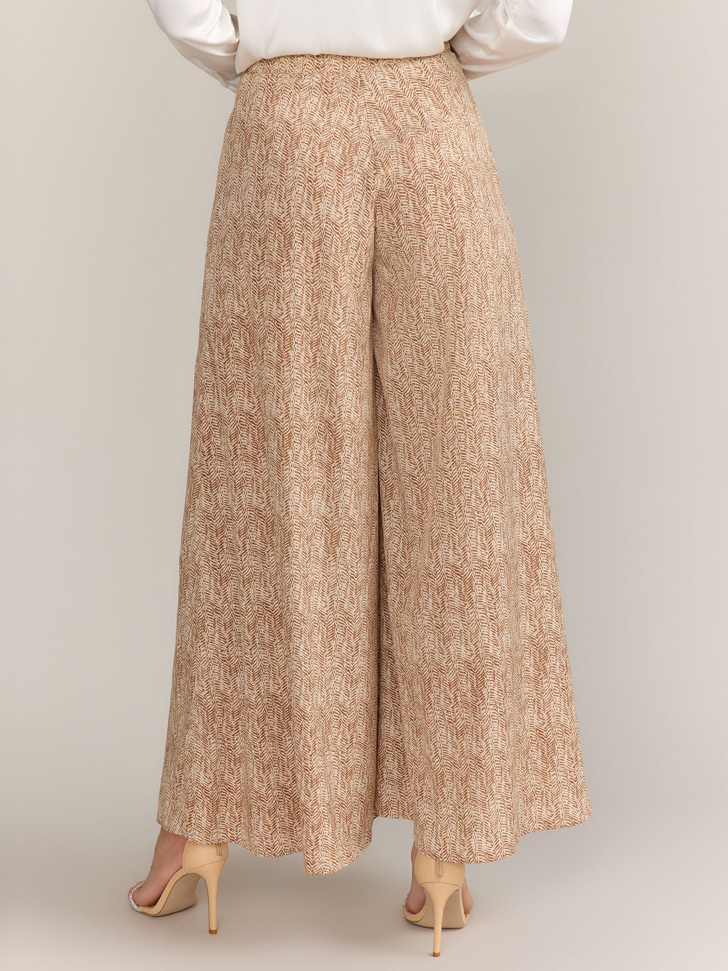 Aakaa High Rise Printed Wide Leg Pant - Brands We Love - Image 4